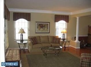 10 Wheatfield Ct, Columbus, NJ 08022