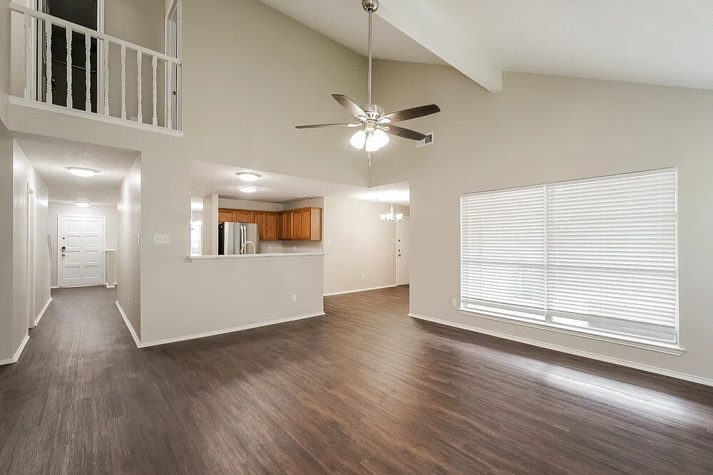 3 bed, 2.5 bath, 2038 sqft, $2,165 — Photo 4