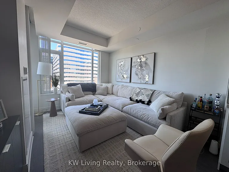 525 Adelaide St W #809 — Photo 3
