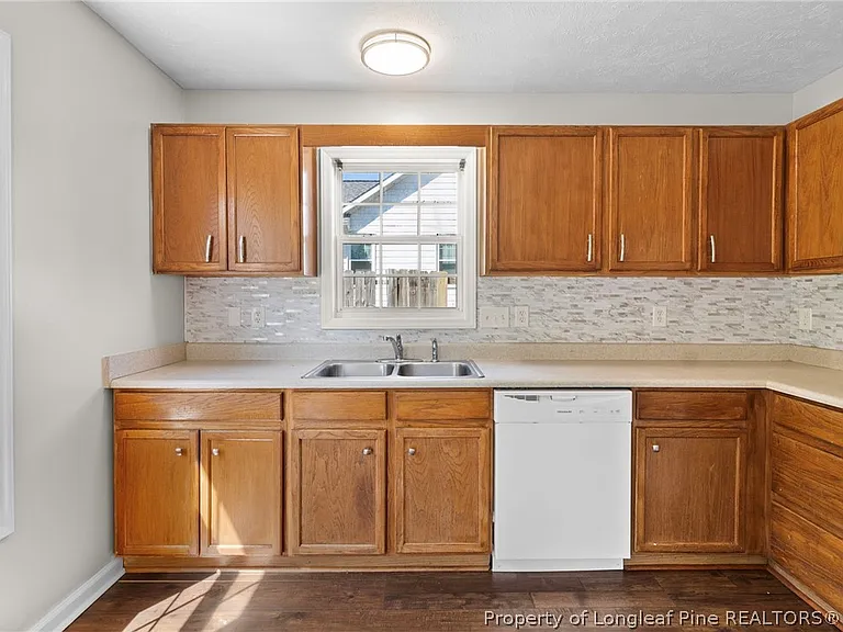 124 Hosta Dr — Photo 10