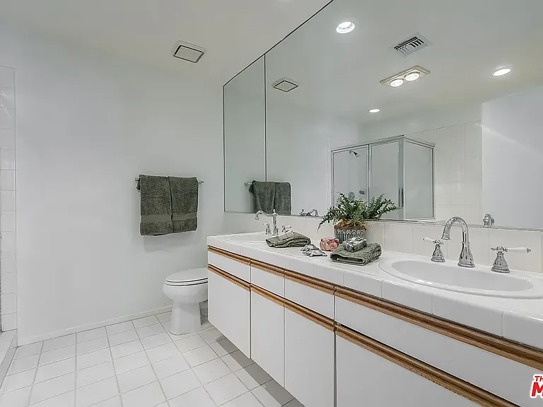1240 S Corning St #308 — Photo 10