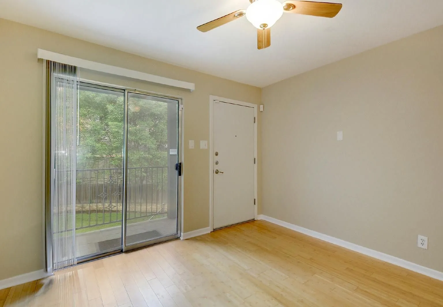 1 bed, 1.0 bath, 520 sqft, $1,045 — Photo 3