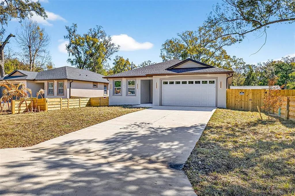 4 bed, 2.0 bath, 1874 sqft, $2,600 — Photo 3