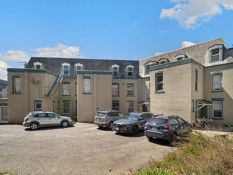 Quarry St. Apartments — Photo 16