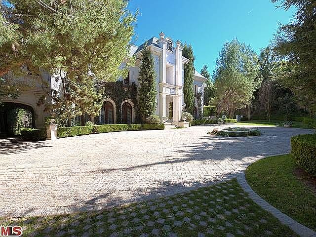 1st image of 100 N Carolwood Dr