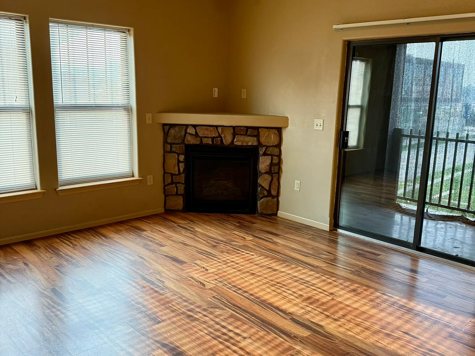 3 bed, 1312 sqft, $2,605 — Photo 4