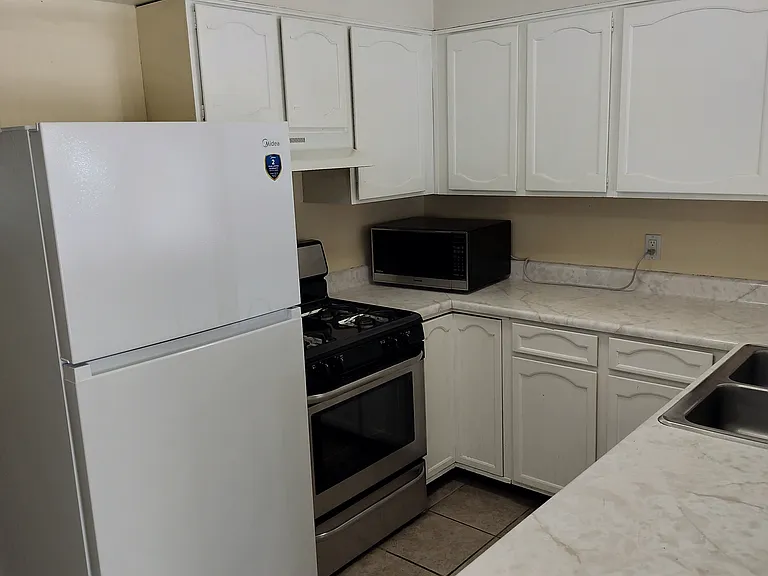 2120 E Georgetown Sq #2120 — Photo 3