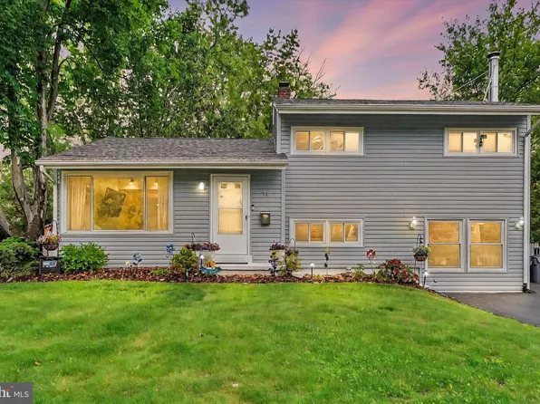 21 E Avon Dr, Claymont, DE 19703