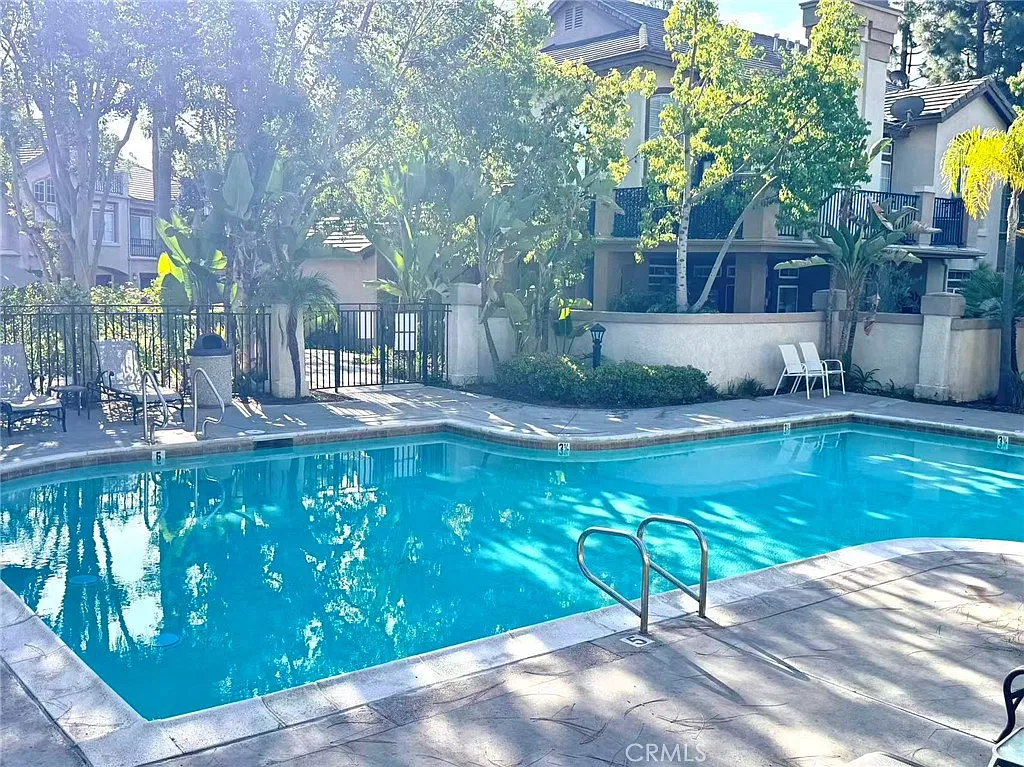 2 bed, 1033 sqft, $3,500 — Photo 3