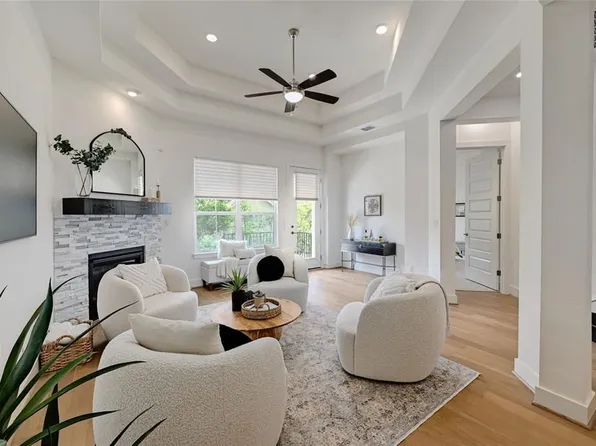 208 Olivia Dr, Austin, TX 78738