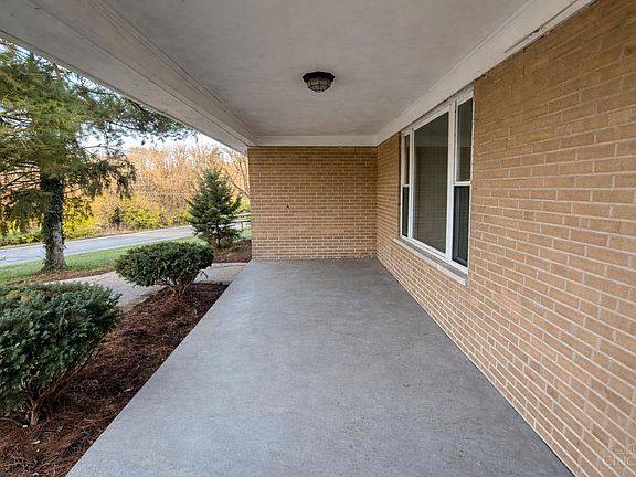 3rd image of 2175 Carlsbory Dr