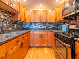 220 North Ave, 1