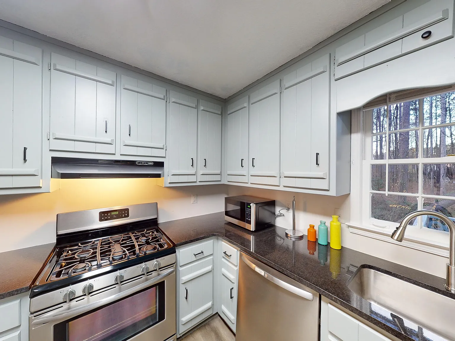 4 bed, 3.0 bath, 1432 sqft, $1,087 — Photo 4