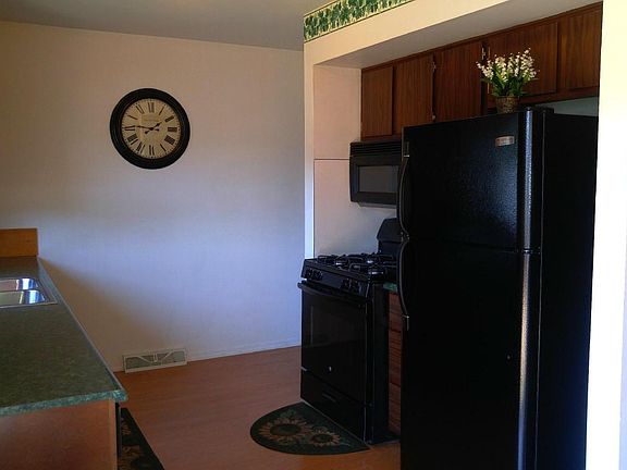5th image of 2651 E Broadway Ave
