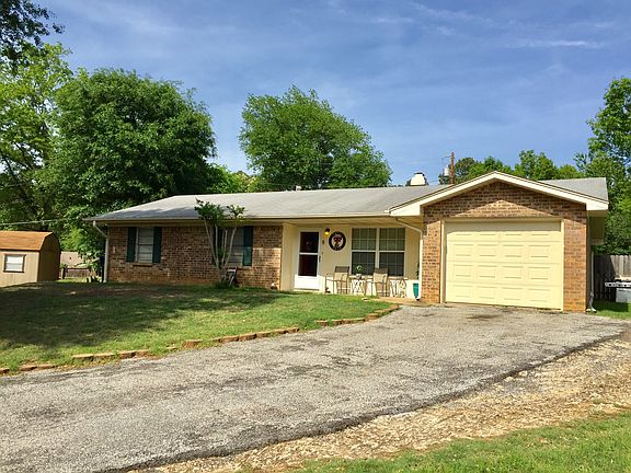 2nd image of 8 Finch Dr