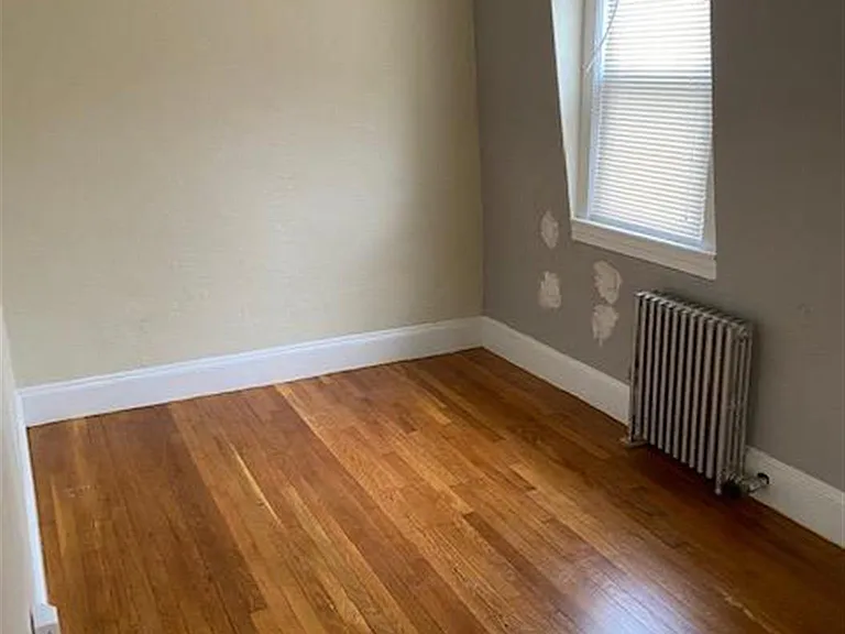 130 Willow Ave — Photo 8