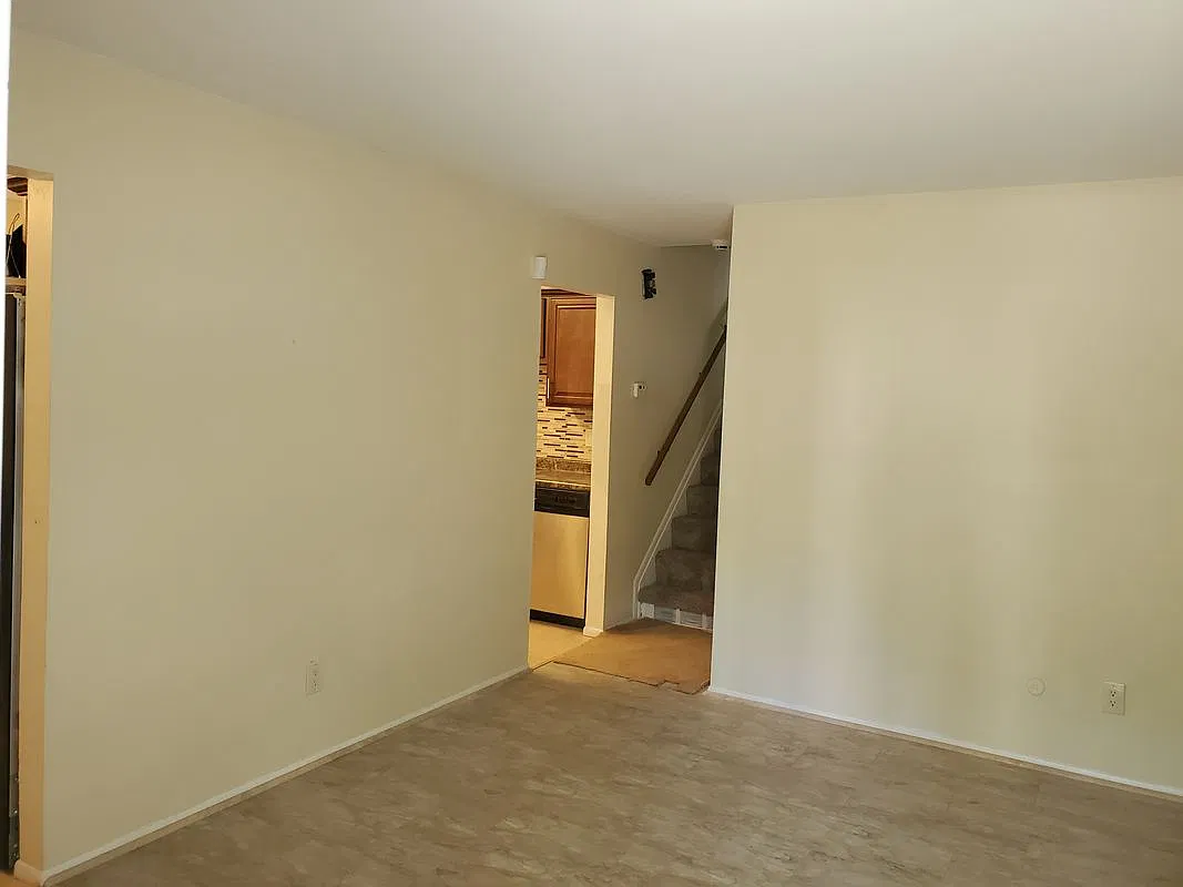 3 bed, 1.5 bath, 1333 sqft, $1,275 — Photo 2