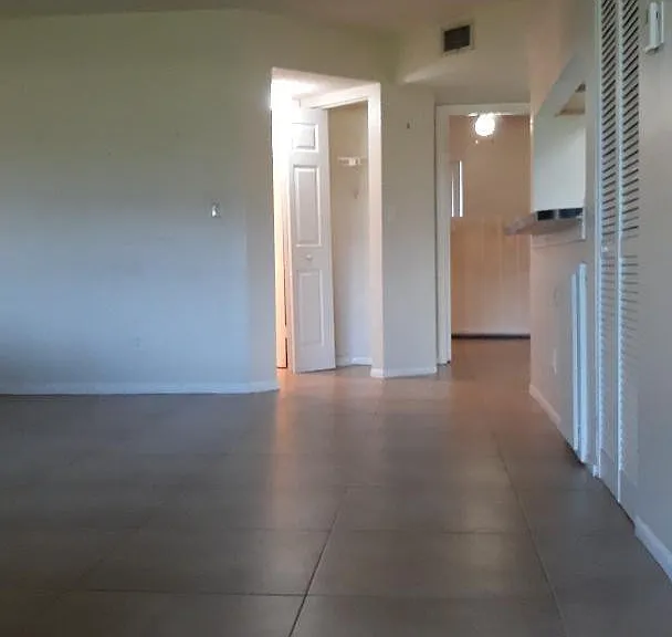 1081 Coral Club Dr — Photo 3