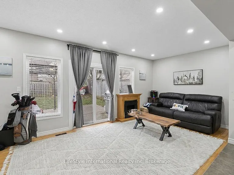 95 Houghton St — Photo 8