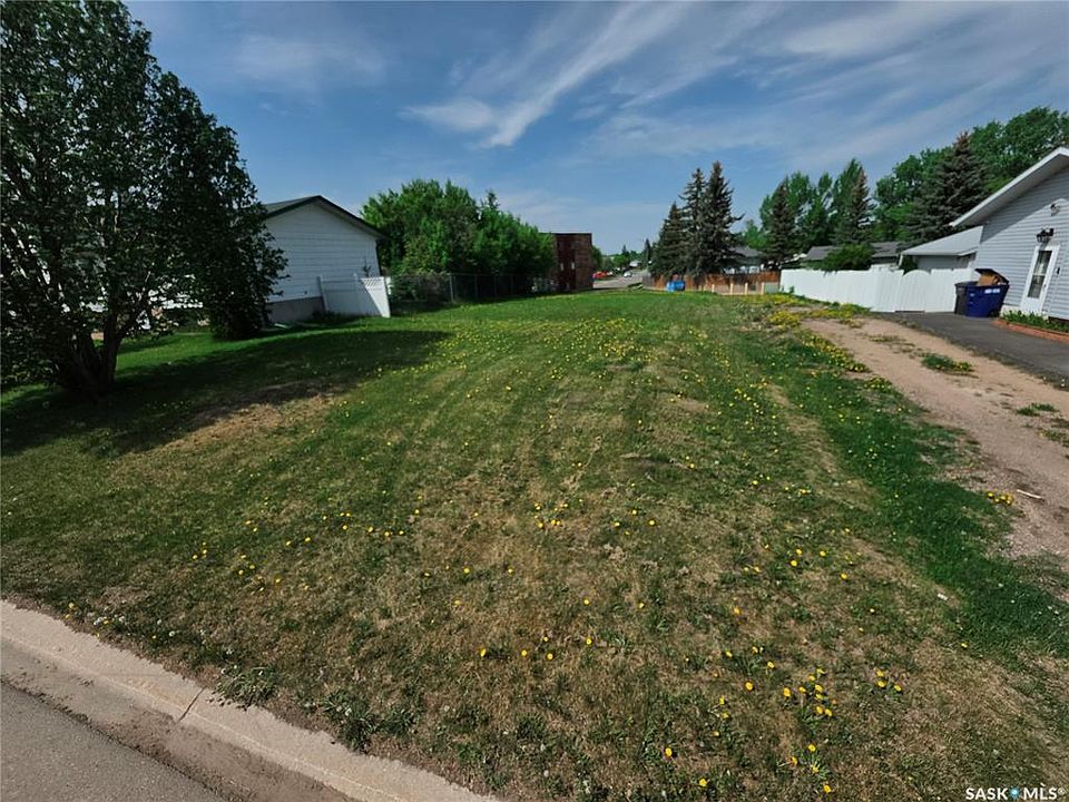 2nd image of 37 Dunfield CRESCENT