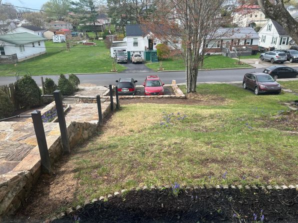 130 Trump Ave, Oak Hill, WV 25901