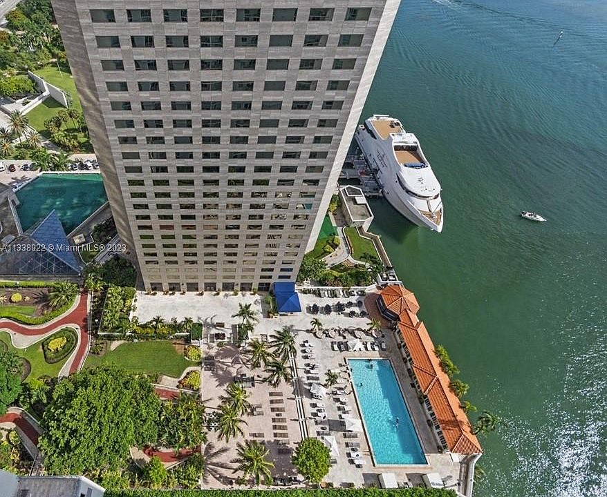 2nd image of 325 Biscayne Blvd #3020