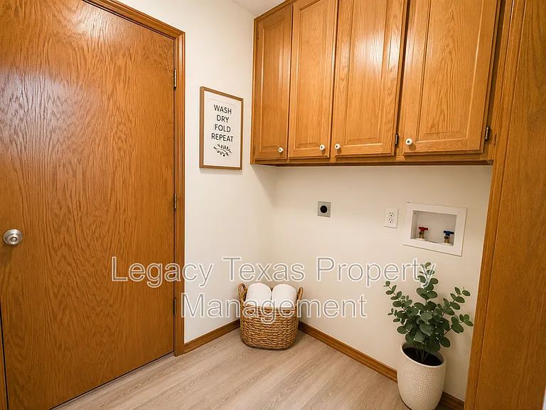 1203 Stonelake Dr — Photo 4