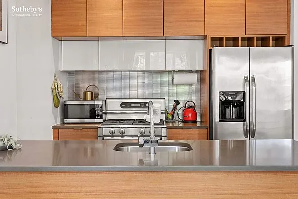 Sold by Sotheby's International Realty | media 9