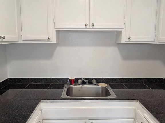 5th image of 929 Delaware St #1735