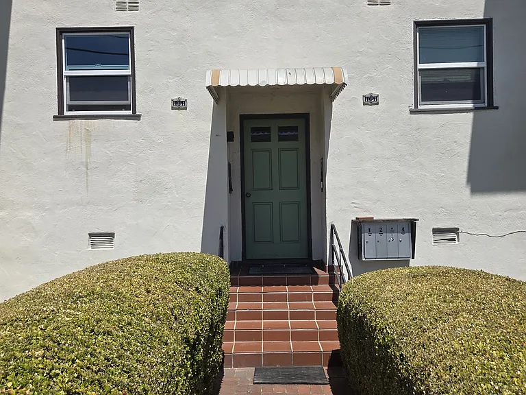 1051 Castro St #1 — Photo 18