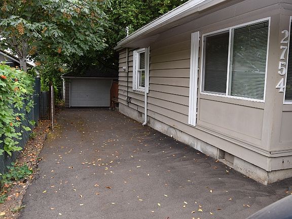 2nd image of 2754 Lancaster St