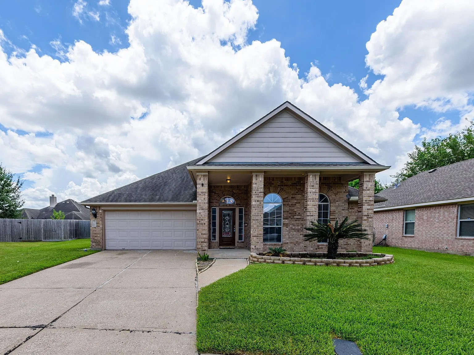 3 bed, 2.0 bath, 2108 sqft, $2,150 — Photo 2