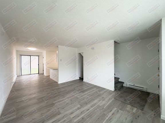 4th image of 1409 E 12th St #A