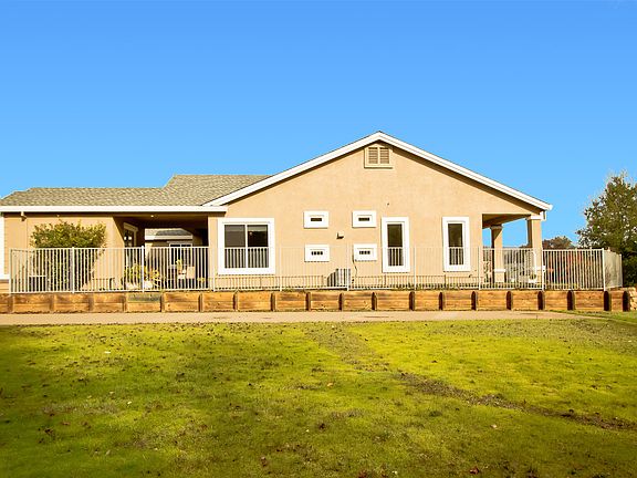 3rd image of 402 Clover Springs Dr