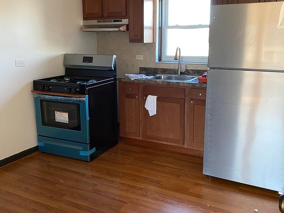 1st image of 6400 W 63rd St #2R
