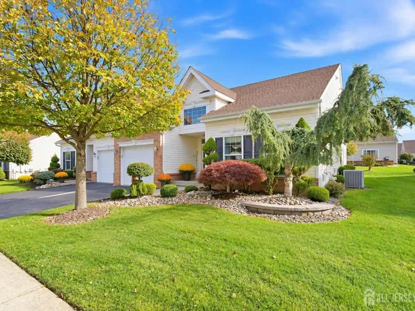 63 Diamond Spring Dr, Monroe Township, NJ 08831