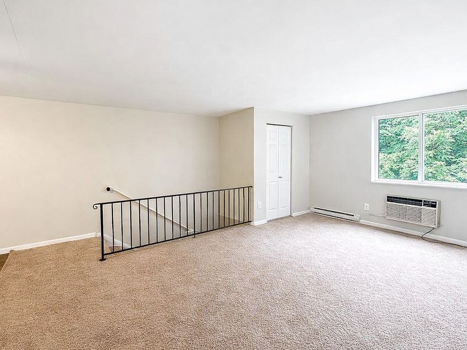 1 BR - Living Room