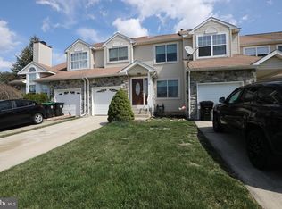 70 Pondview Ln, Sicklerville, NJ 08081