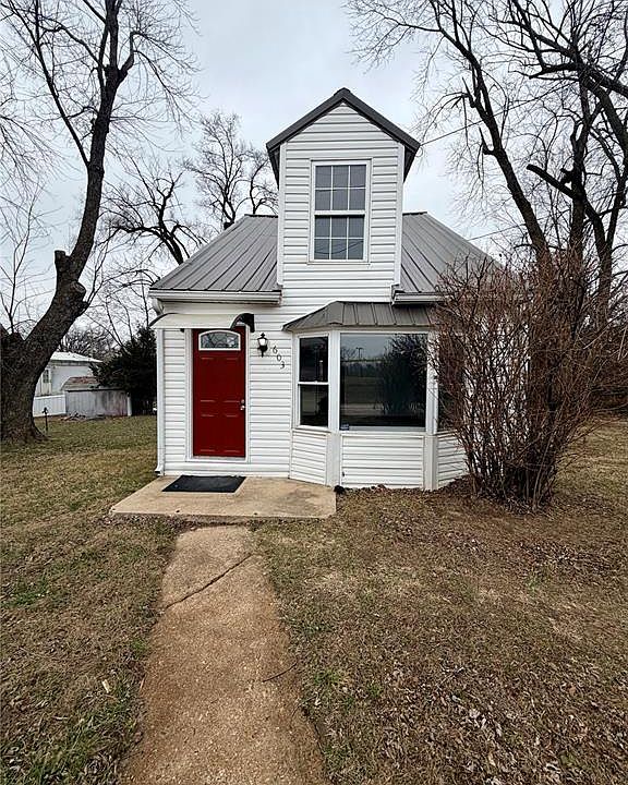 1st image of 603 W 10th St