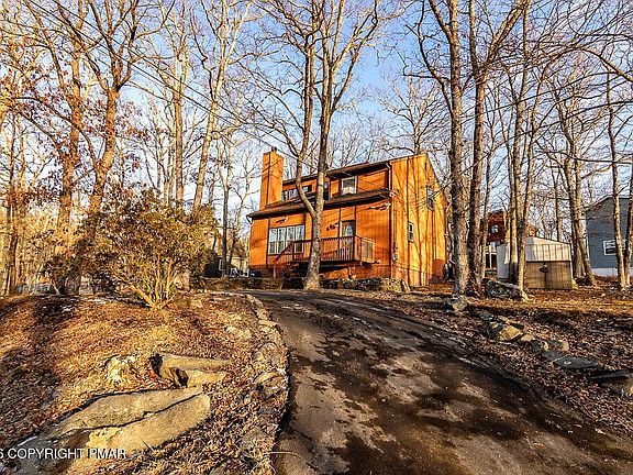 5th image of 122 Dover Dr