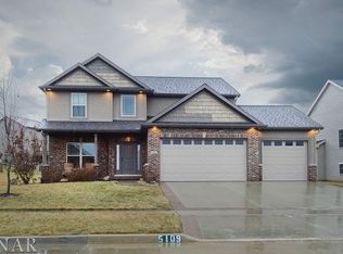 5109 Longfield Rd, Bloomington, IL 61705