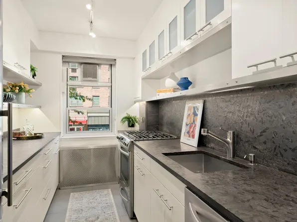 70 East 10th Street image 9 of 21