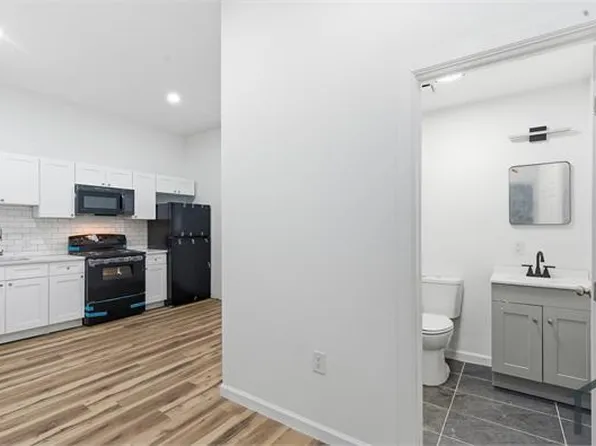 6320 Vine St, Philadelphia, PA