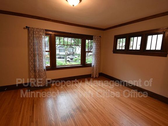 4th image of 2727 Queen Ave N Unit 1