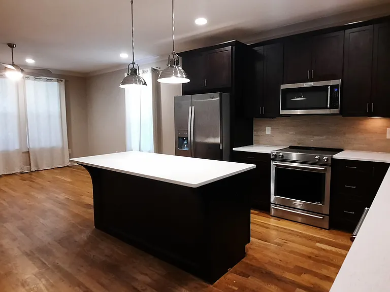 1726 Carvell Ave — Photo 2