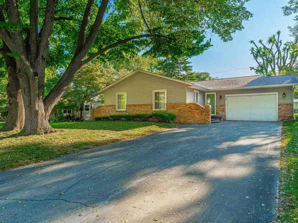 14 Houser Ct, Lincoln, IL 62656