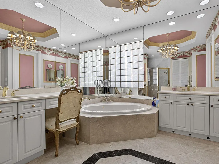 10880 Northgreen Dr — Photo 23