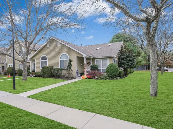 31 Eric Drive #31, Middle Island, NY 11953