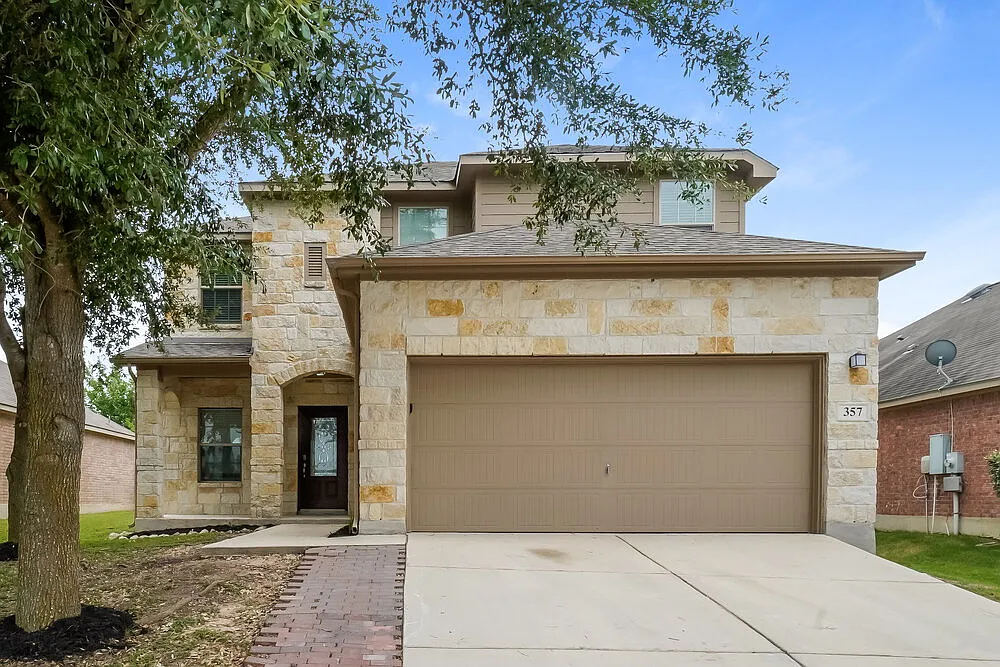 4 bed, 2.5 bath, 1816 sqft, $2,020 — Photo 2