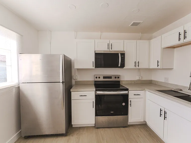 1322 W Roosevelt St #9 — Photo 2